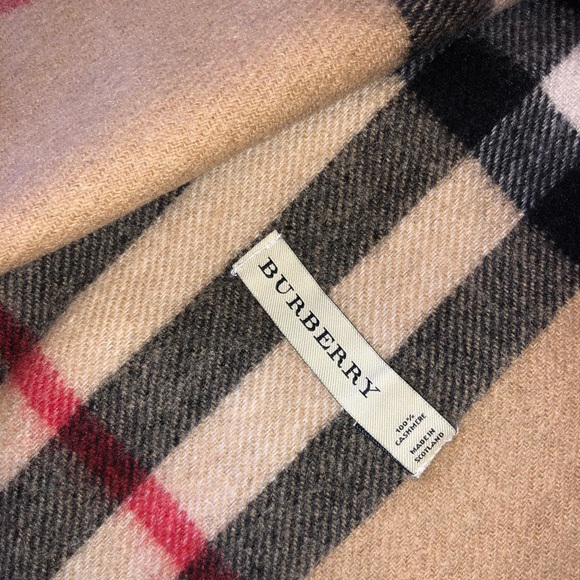 Cashmere Burberry Scarf - Picture 4 of 4